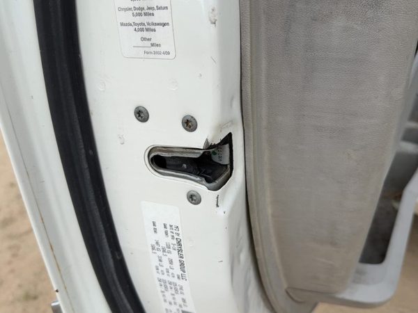 08-10 Chrysler Town & Country Driver Left Front Door Latch With Rods/Cables Oem — photo 2