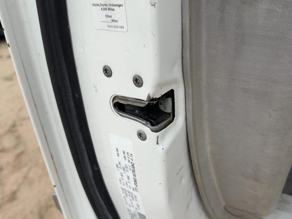 08-10 Chrysler Town & Country Driver Left Front Door Latch With Rods/Cables Oem — photo 4