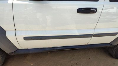 2005 Jeep Liberty Front Door LH White PW1