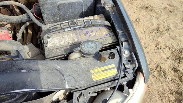 99-06 Gmc Sierra 2500 Windshield Washer Fluid Reservoir With Pump Oem Wiper Tank — photo 3