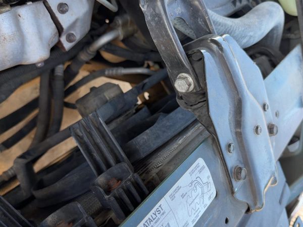 1999 Chevy Lumina Driver Left Electric Cooling Fan Assembly Oem With Motors 3.1L — photo 1