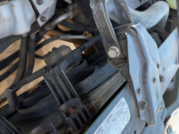 1999 Chevy Lumina Driver Left Electric Cooling Fan Assembly Oem With Motors 3.1L — photo 3