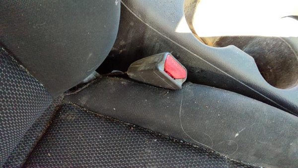 13-19 Sentra Passenger Right Front Seat Belt Buckle Receiver Oem Charcoal G — photo 1