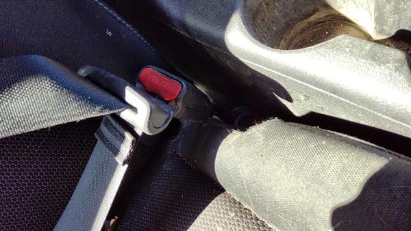 13-19 Sentra Passenger Right Front Seat Belt Buckle Receiver Oem Charcoal G — photo 3