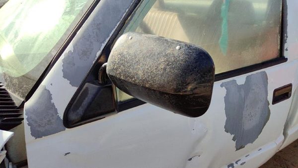 1988-1999 Chevy Silverado 1500 Driver Left Manual Side Mirror Door Mounted White — photo 3