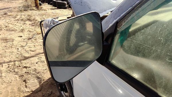 1988-1999 Chevy Silverado 1500 Driver Left Manual Side Mirror Door Mounted White — photo 5