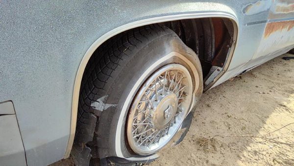1980-1984 Deville Sedan Lh Driver Left Front Wheel Chrome Moulding Oem Fender — photo 2