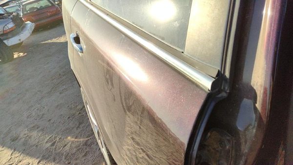 2014 Kia Sorento Rear Door RH Ir Dark Cherry 770041U500 — photo 2