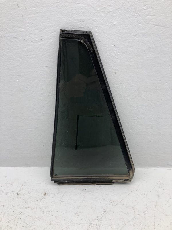10-14 Outback Passenger Right Rear Vent Window Small Back Door Glass With Frame — photo 8