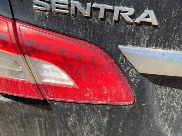 2014 Nissan Sentra Tail Light Assembly LH — photo 2