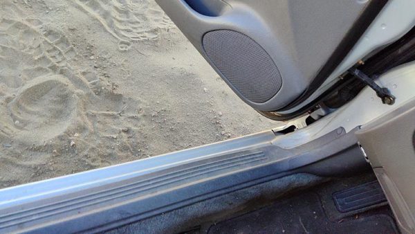 2002 Subaru Legacy Driver Left Lower Kick Trim Panel Oem Gray — photo 2