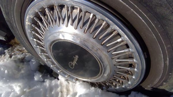 1989-1990 Chrysler New Yorker CENTER CAP ONLY OEM for Wire Type Hub Cap 04284904 — photo 3