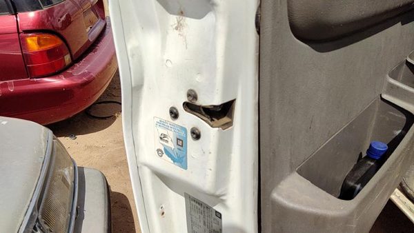 2010-2014 Chevy Express Van Driver Left Front Door Latch With Rods/Cables Oem — photo 2