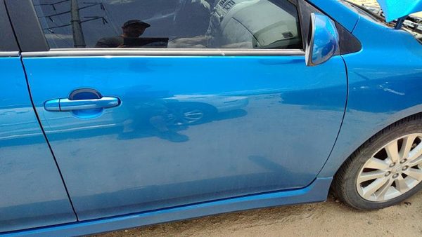 2010 Toyota Corolla Front Door RH Blue 8T7 — photo 2
