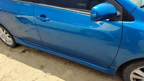 2010 Toyota Corolla Front Door RH Blue 8T7 — photo 5