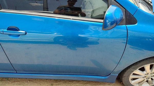 2010 Toyota Corolla Front Door RH Blue 8T7 — photo 3