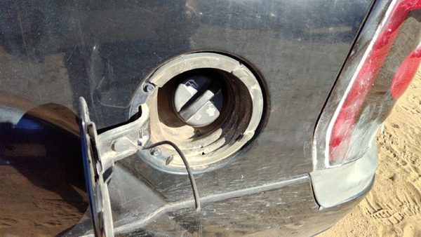 2002-2003 Chevy Trail Blazer Fuel Filler Neck Assembly With Gas Cap Oem 88983256 — photo 3
