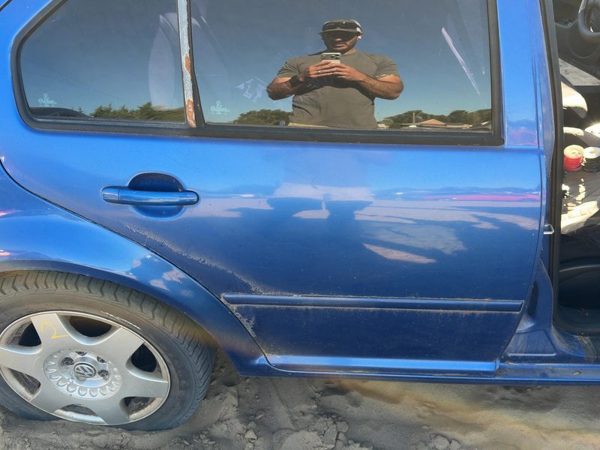 2002 Volkswagen Jetta Rear Door RH Blue — photo 2