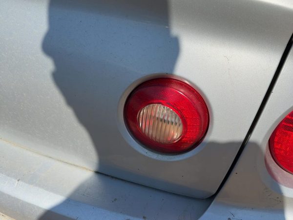 2005-2010 Chevy Cobalt Passenger Right Inner Tail Light Brake Lamp Oem Rear — photo 1