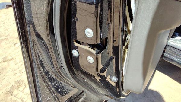 2007-2012 Nissan Sentra Driver Left Front Door Latch With Rods/Cables Oem — photo 3