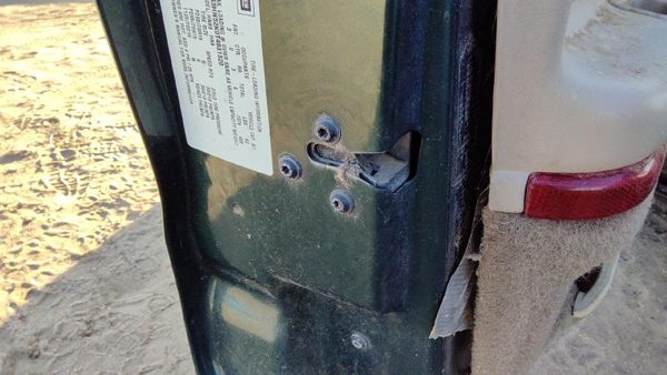 91-99 Olds 88 Driver Left Front Door Latch With Rods/Cables Oem — photo 1