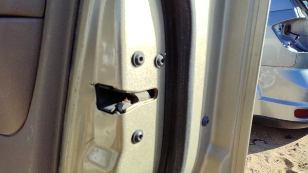 1995-2005 Ford Explorer Passenger Right Front Door Latch With Rods/Cables Oem — photo 2