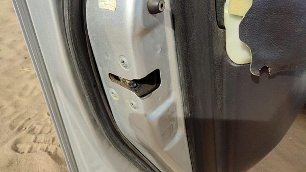 2007-2010 Nissan Versa Driver Left Front Door Latch With Rods/Cables Oem — photo 1
