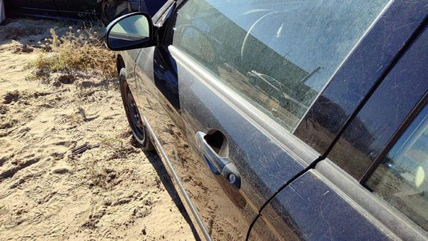 2005 Kia Spectra Front Door LH 4DR Eb Black — photo 2