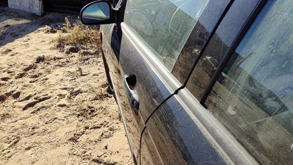 2005 Kia Spectra Front Door LH 4DR Eb Black — photo 3