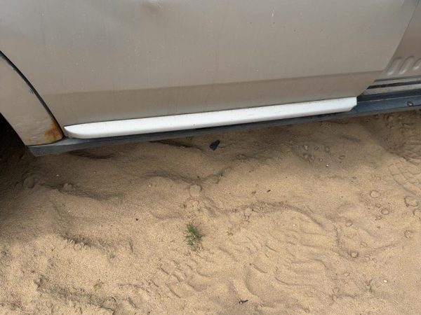 05-07 Fivehundred Passenger Right Rear Moulding From Door Back Trim Strip Silver — photo 1