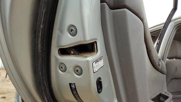2002-2006 Toyota Camry Driver Left Rear Door Latch With Rods/Cables Oem Back — photo 3