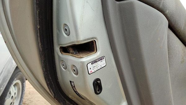 2002-2006 Toyota Camry Driver Left Rear Door Latch With Rods/Cables Oem Back — photo 2