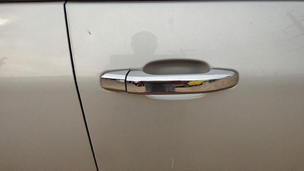 2015 Chevy Silverado 1500 Outside Door Handle RH Gan Silver — photo 3