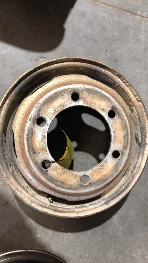 2002-2006 Sprinter Van 3500 15" X 5.50'' -- 6.25'' Pilot Hole Factory Dually Rim — photo 7
