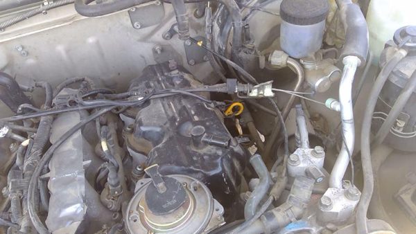 1994 Nissan Pathfinder Driver Left Valve Cover SOHC 3.0L — photo 3