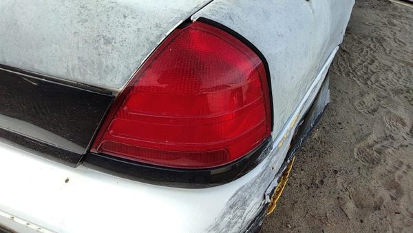 1999-2011 Ford Crown Vic Passenger Right Tail Light Brake Lamp Oem Rear — photo 1