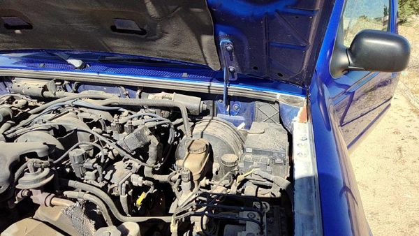 2005 Ford Ranger Hood Hinge RH Blue Sn — photo 2