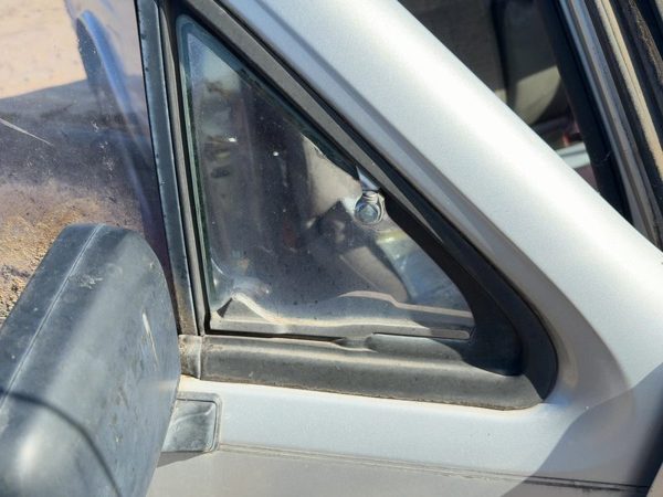 88-93 Pup Passenger Right Front Vent Window Small Door Glass With Frame Oem — photo 1