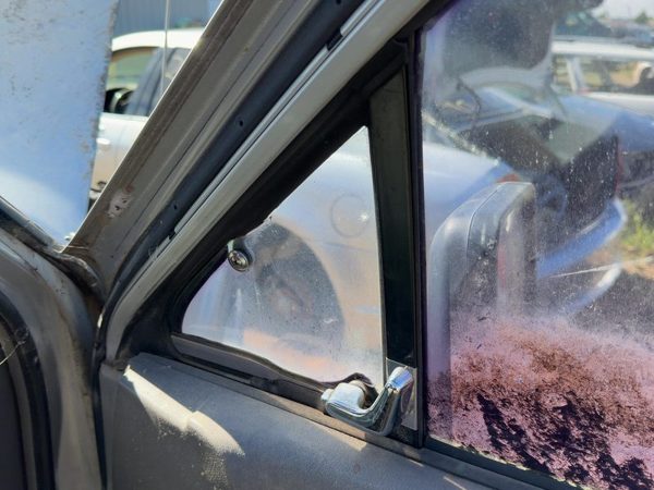 88-93 Pup Passenger Right Front Vent Window Small Door Glass With Frame Oem — photo 2