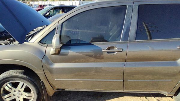 2004 Mitsubishi Endeavor Front Door LH C04 Mineral Beige — photo 1
