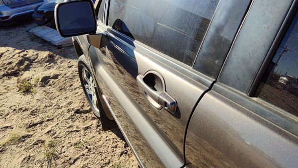 2004 Mitsubishi Endeavor Front Door LH C04 Mineral Beige — photo 2