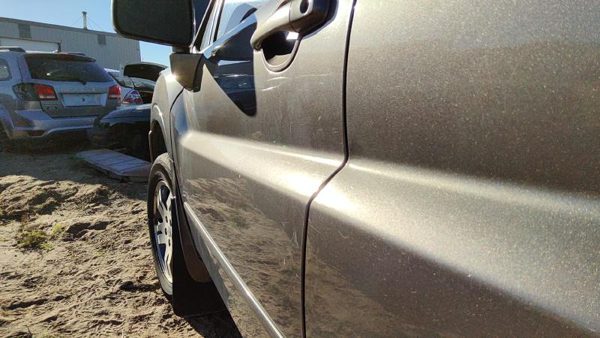 2004 Mitsubishi Endeavor Front Door LH C04 Mineral Beige — photo 4