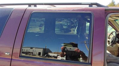 1995-00 Gmc Yukon Passenger Right Rear Side Window Door Glass Oem Back 15989988