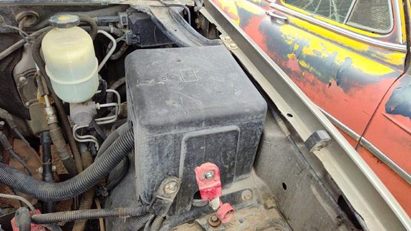 2000-2002 Chevy Silverado 2500 Engine Fuse Box Power Distribution Panel Oem 6.0L — photo 2