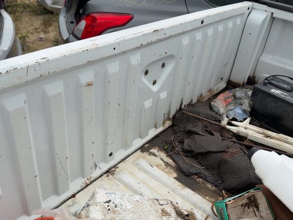 2006 Dodge Dakota Trunk/decklid/hatch/tailgate White PW7 — photo 2
