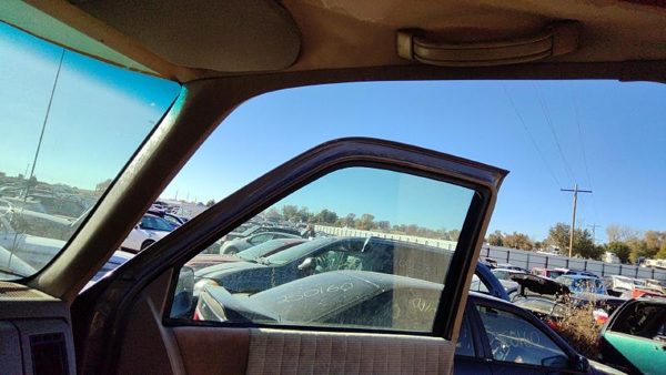 88-94 Chevy Suburban Passenger Right A Pillar Trim Windshield Post Panel Oem Tan — photo 1