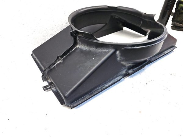 2001-2007 Sierra 1500 Hd Radiator Cooling Fan Shroud Oem Plastic Housing 6.0L — photo 11
