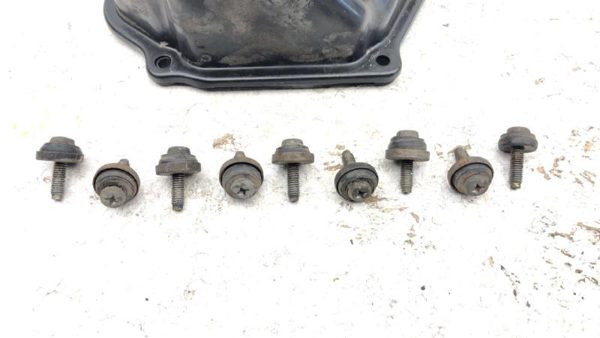 2000-2004 Nissan Xterra Driver Left Valve Cover With Bolts Oem 3.3L 132654S100 — photo 2