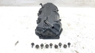 2000-2004 Nissan Xterra Driver Left Valve Cover With Bolts Oem 3.3L 132654S100