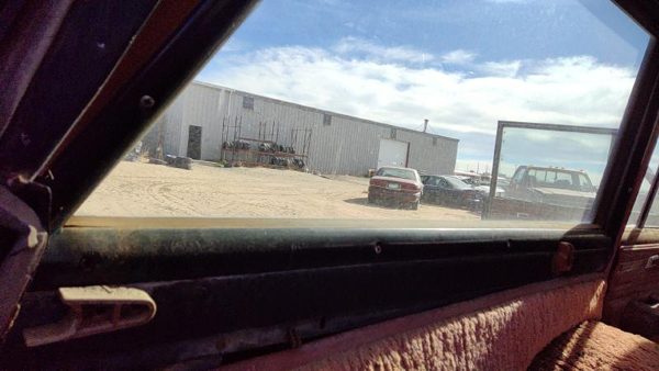 1984-1991 Jeep Grand Wagoneer Driver Left Inner Quarter Glass Trim Oem — photo 2